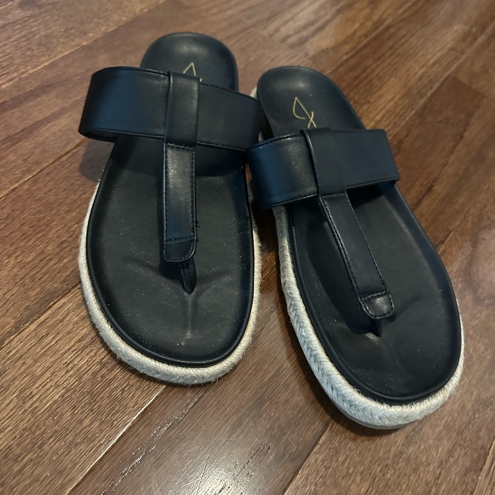 Joie Thong Sandals with rope edge. NWOT